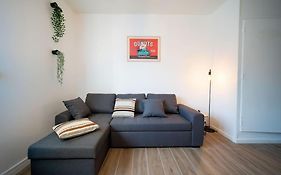 Fully Equiped Wifi Apartment Sleeps 6